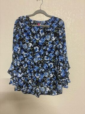 Vince Camuto Black Floral V-Neck Ruffle Sleeve Blouse